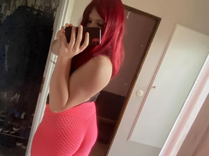 Anybody wanna rip open my Yoga pants?🥺 VW