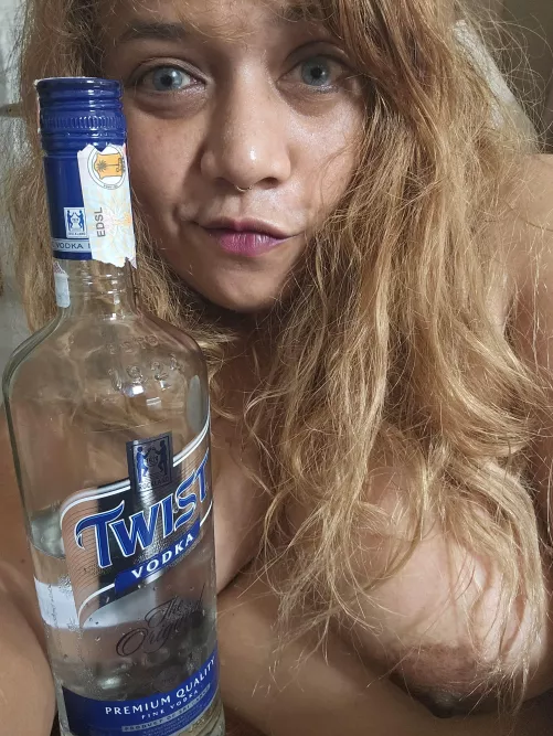 Anyone 420 friendly in colombo right now?