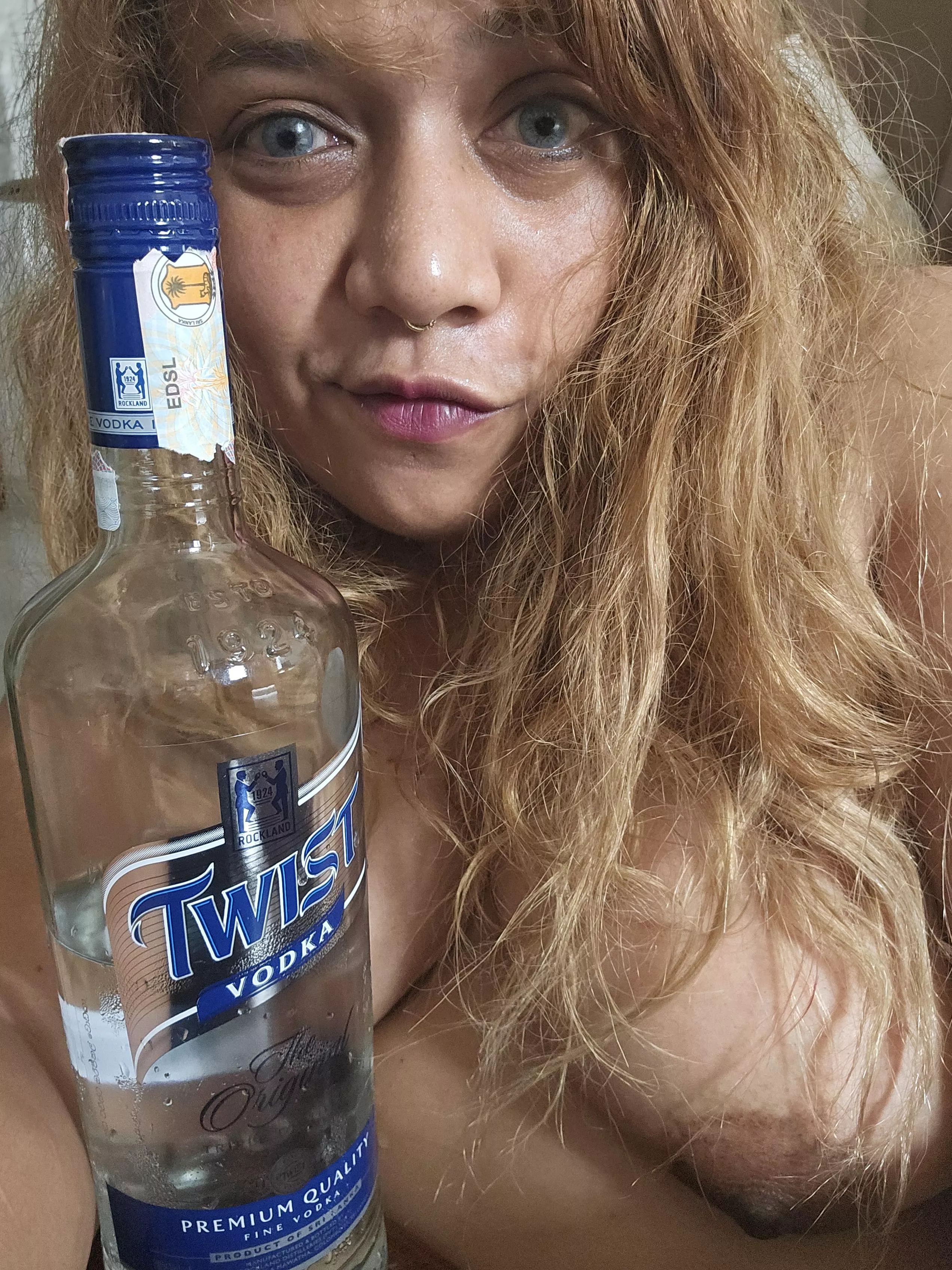 Anyone 420 friendly in colombo right now?