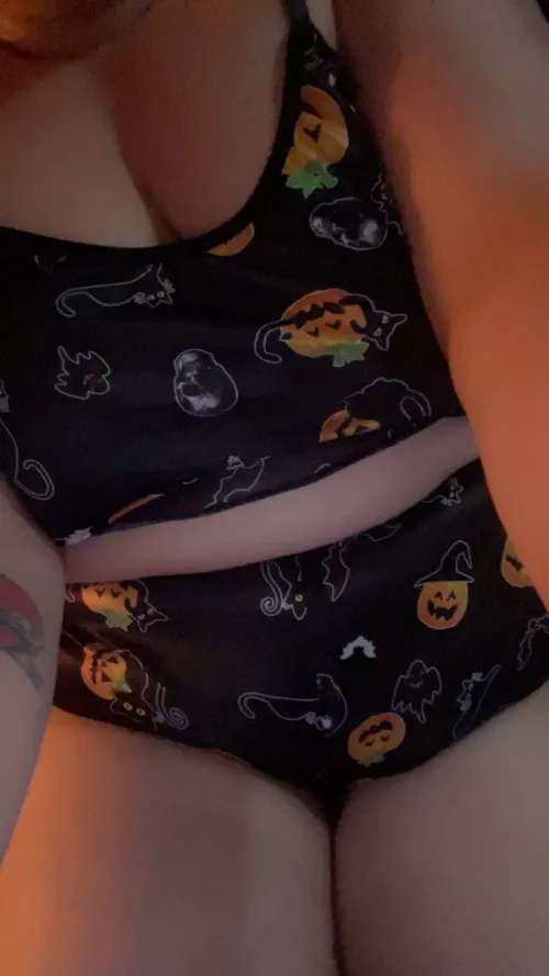 anyone else obsessed with halloween??