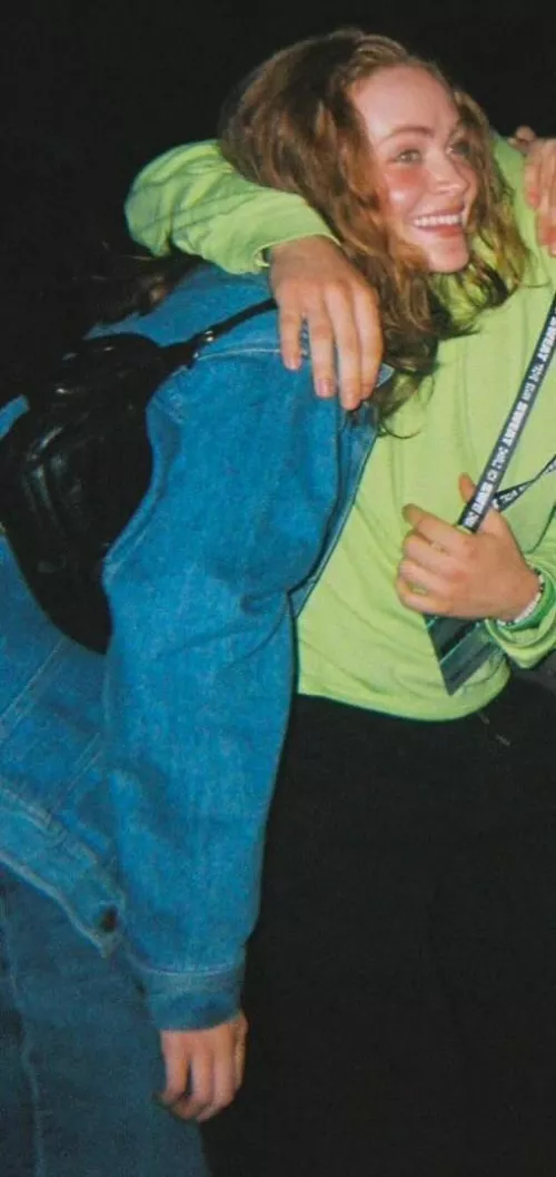 Anyone else think she looks a little coked up ❄️