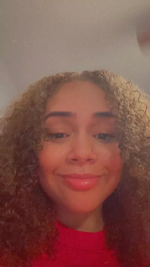 Anyone wanna smoke and get head from my wife?