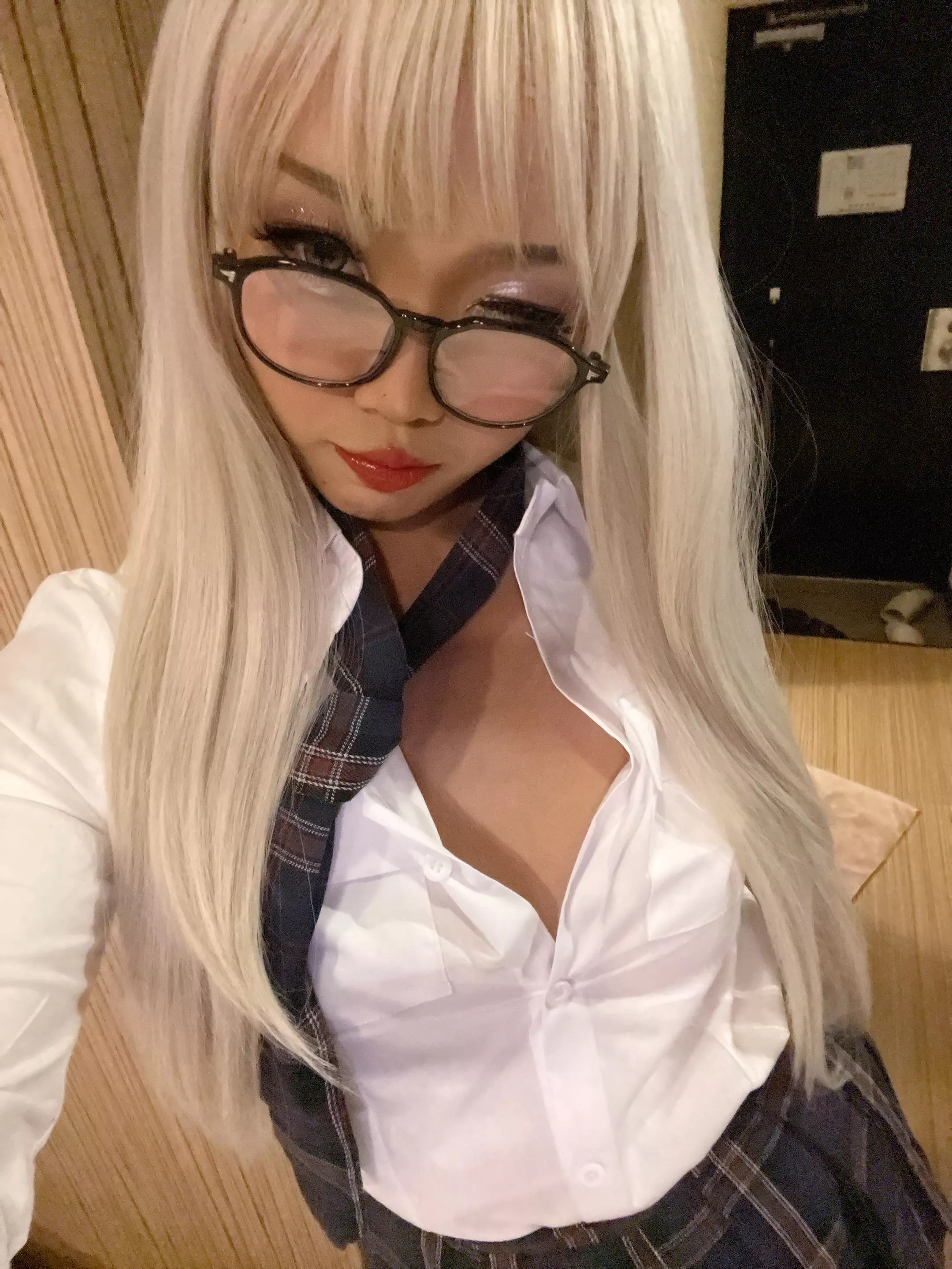 Anyone would date this 18 yo