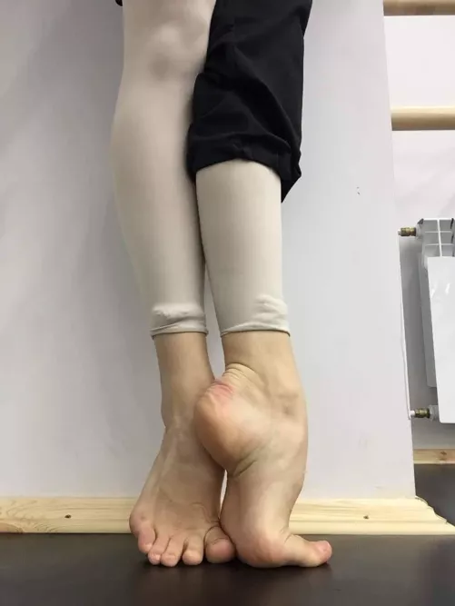 Are u ever lick ballerinas high arches feet? Oc