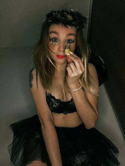 At this Halloween party, if we meet, would you agree to lock yourself in my cage?