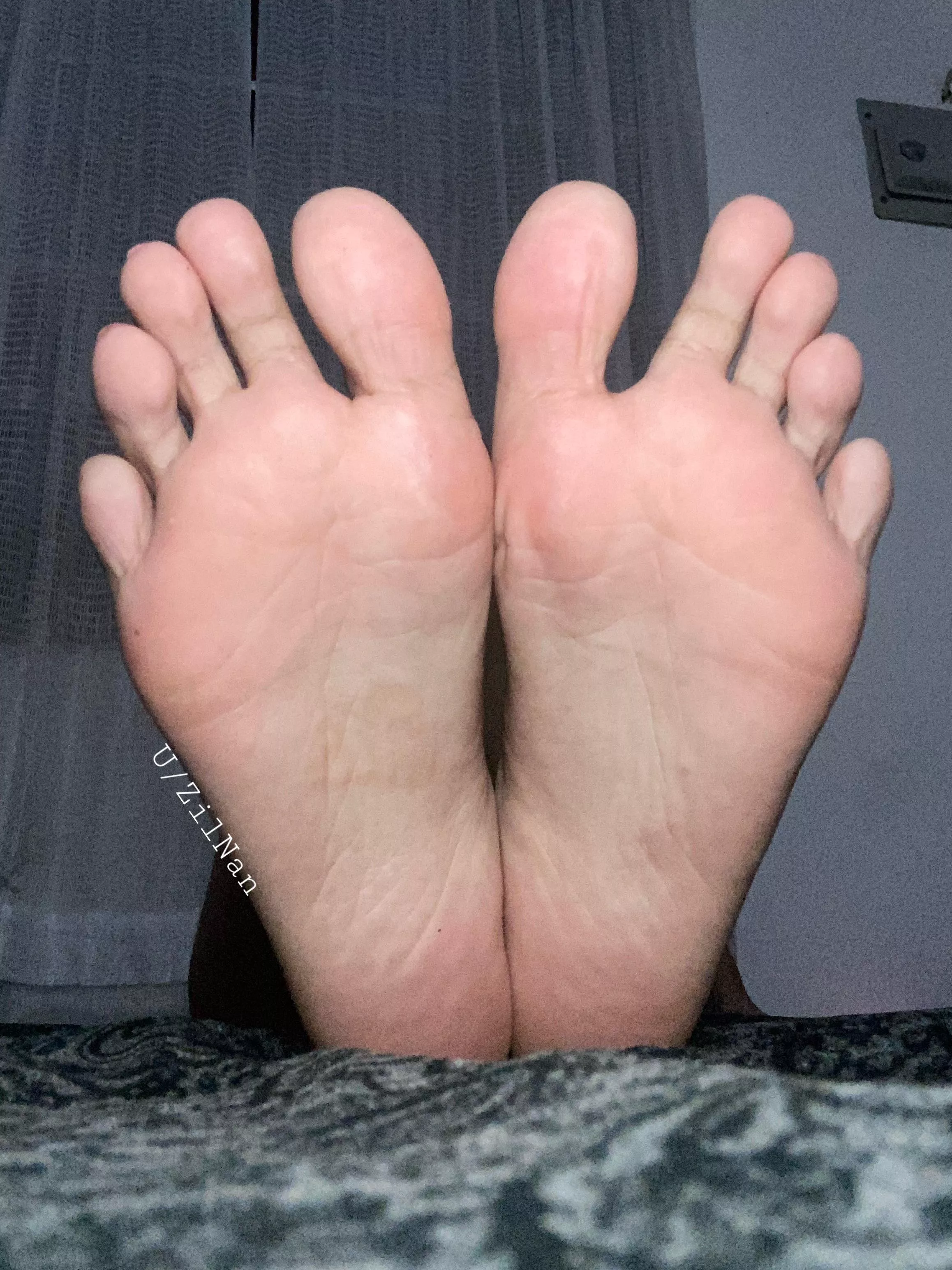 Be a good boy and tell me how you feel about my hot Filipina soles 😋