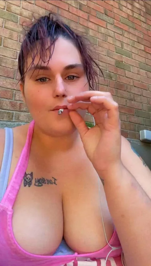 Big girl small blunt ☺️