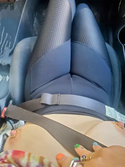 Bonus cameltoe!! 💚