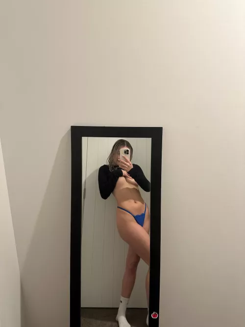 Bound to NYC on 10/25, any older guys available to have some fun? i'm clean and can verify