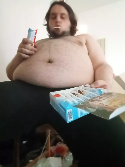 Bruh i cant Button Up my pants anymore.. :/ Well time for some chocolate stuffing 🥴