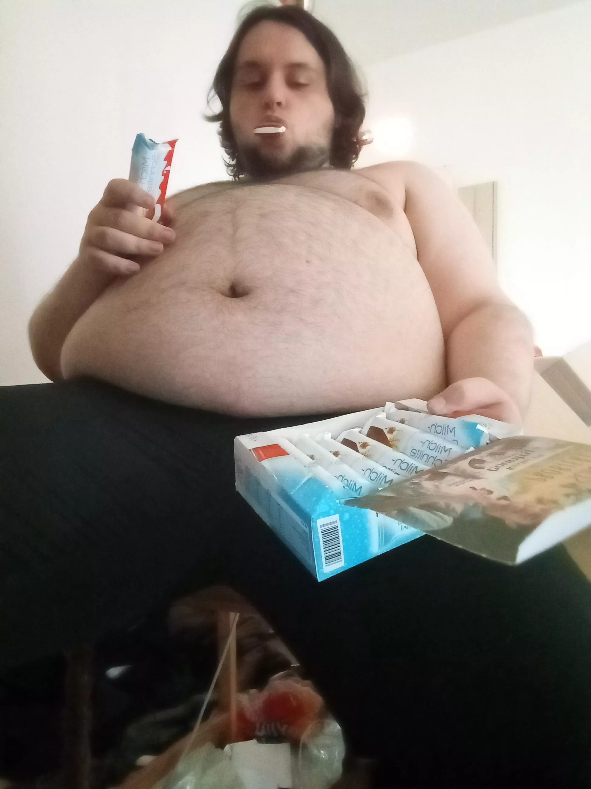 Bruh i cant Button Up my pants anymore.. :/ Well time for some chocolate stuffing 🥴