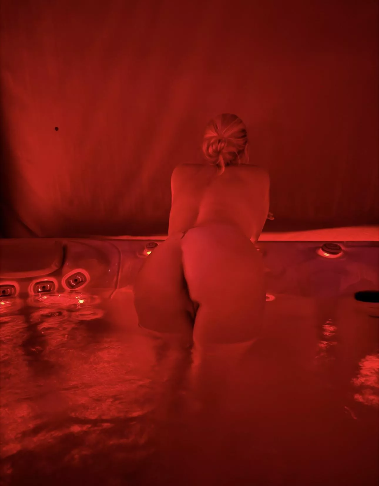 Come get hot with me 