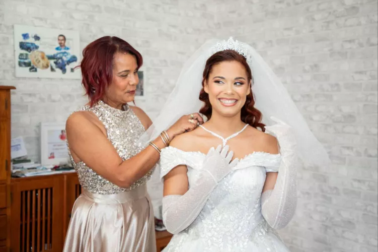 Cute mom and daughter on the big day.