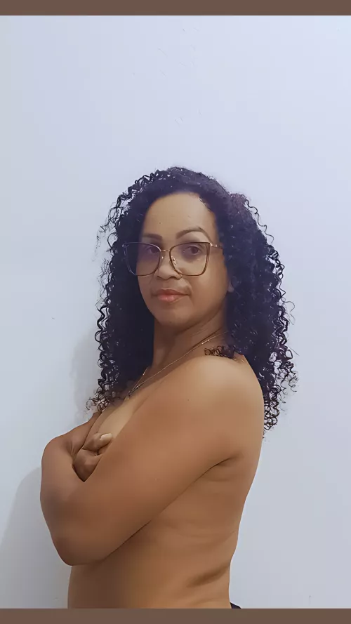 Did you like the Brazilian mom here? Upvt for more.