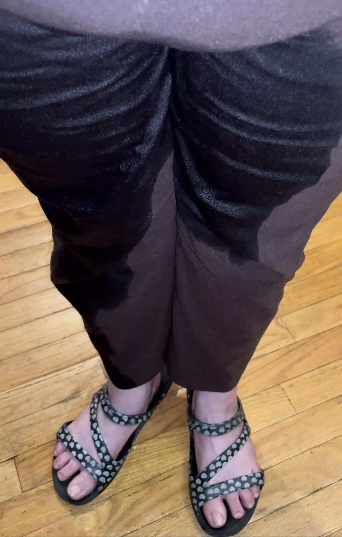 Didn't make it in from work in time to get to the bathroom 😳 Pissed my pants in the living room - piss puddle