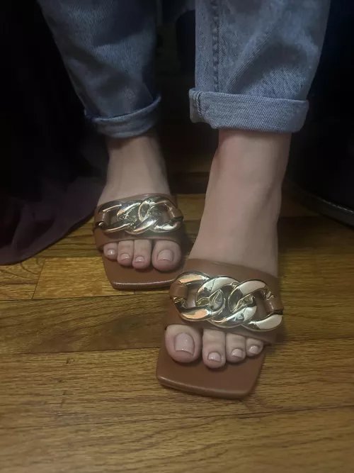 do they sandals stay on or off?