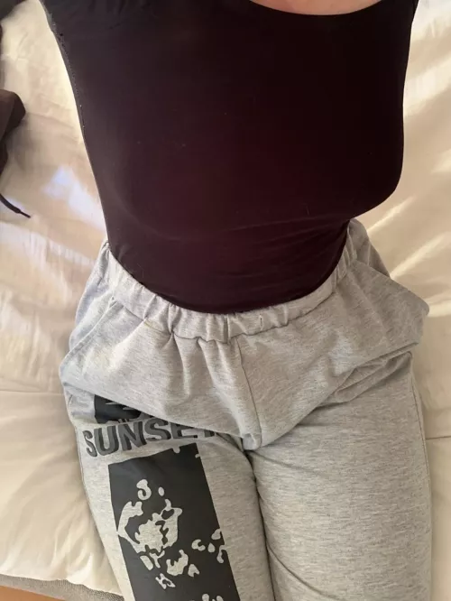 Do you like loose sweatpants ?👀
