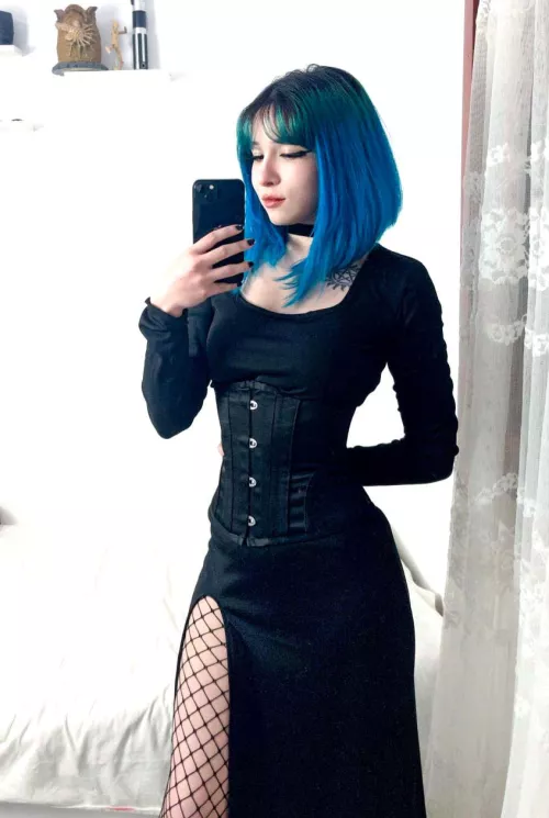 Do you like small girls with short hair