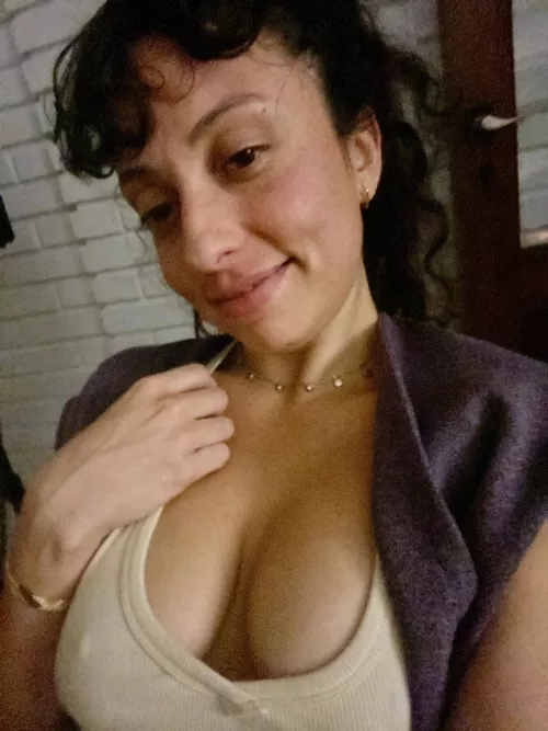 Do you like Spanish women who don’t wear a bra?