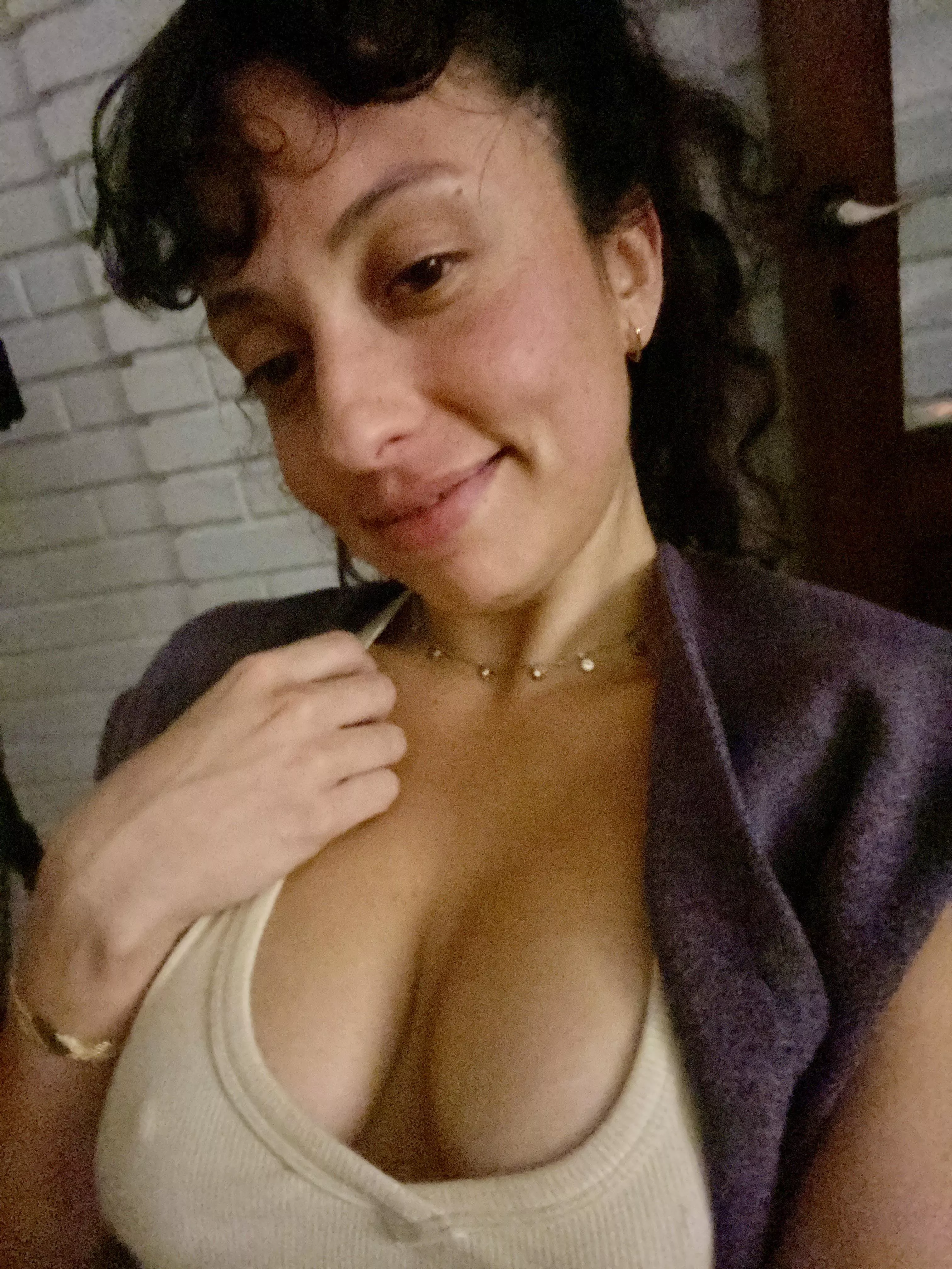 Do you like Spanish women who don’t wear a bra?