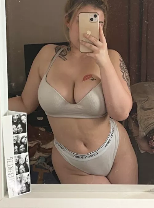 Do you love my curvy body sweetie?