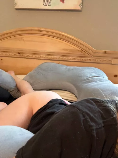 do you think you could make me grip my sheets 🤍