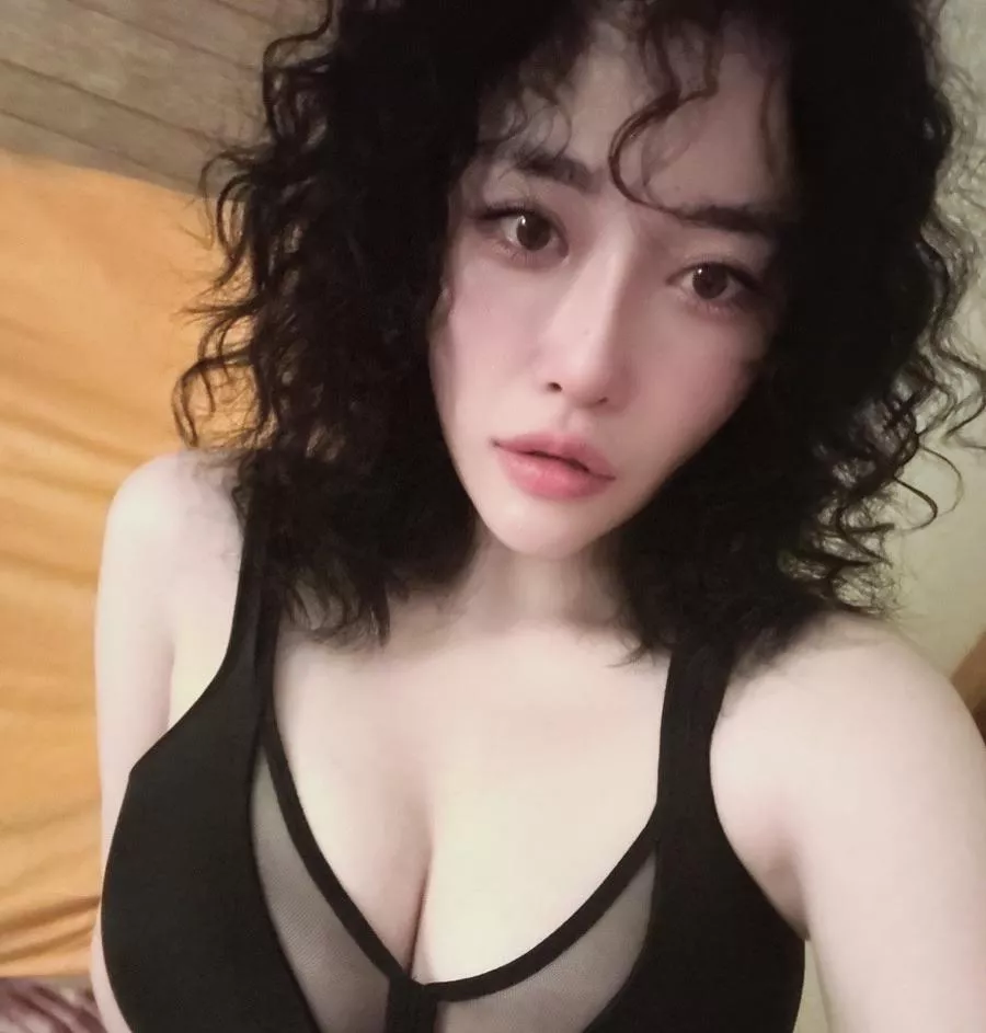do you want to bang this Korean lady? yes or no