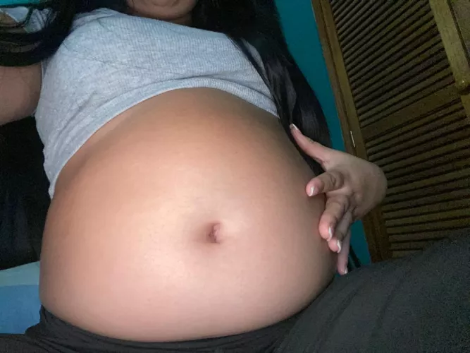 Do you want to fill my beautiful belly with beer until I get drunk? Write me personalized videos 🍺🍺