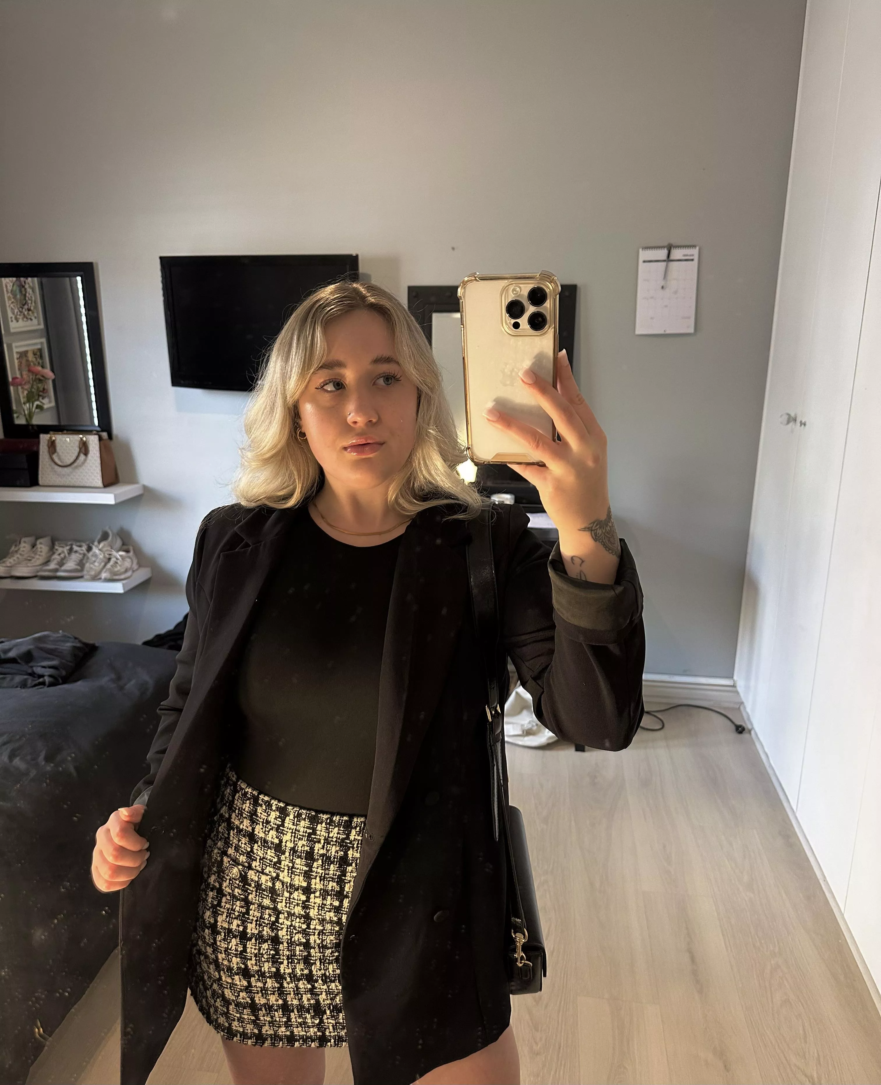 Don’t I look cute with clothes on 