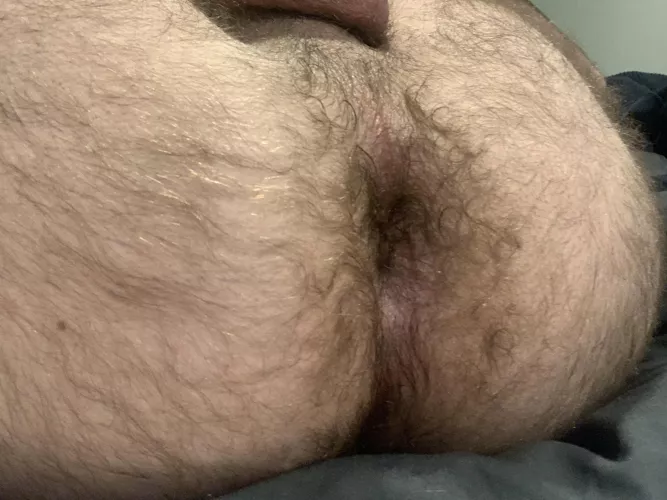 Dude, my arse is kinda musky after the gym… what do you think? 