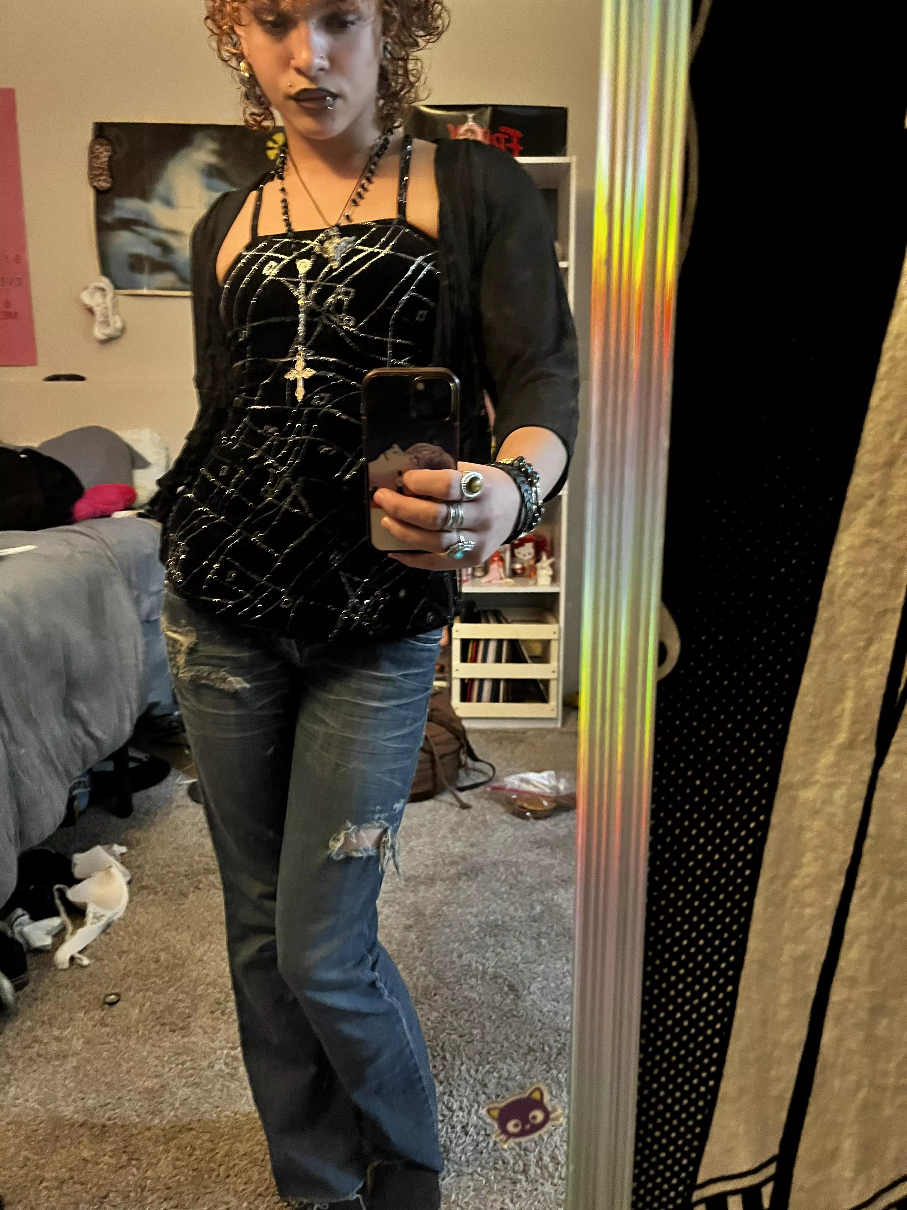 emo baby looking for a daddy<3 19(ftm)