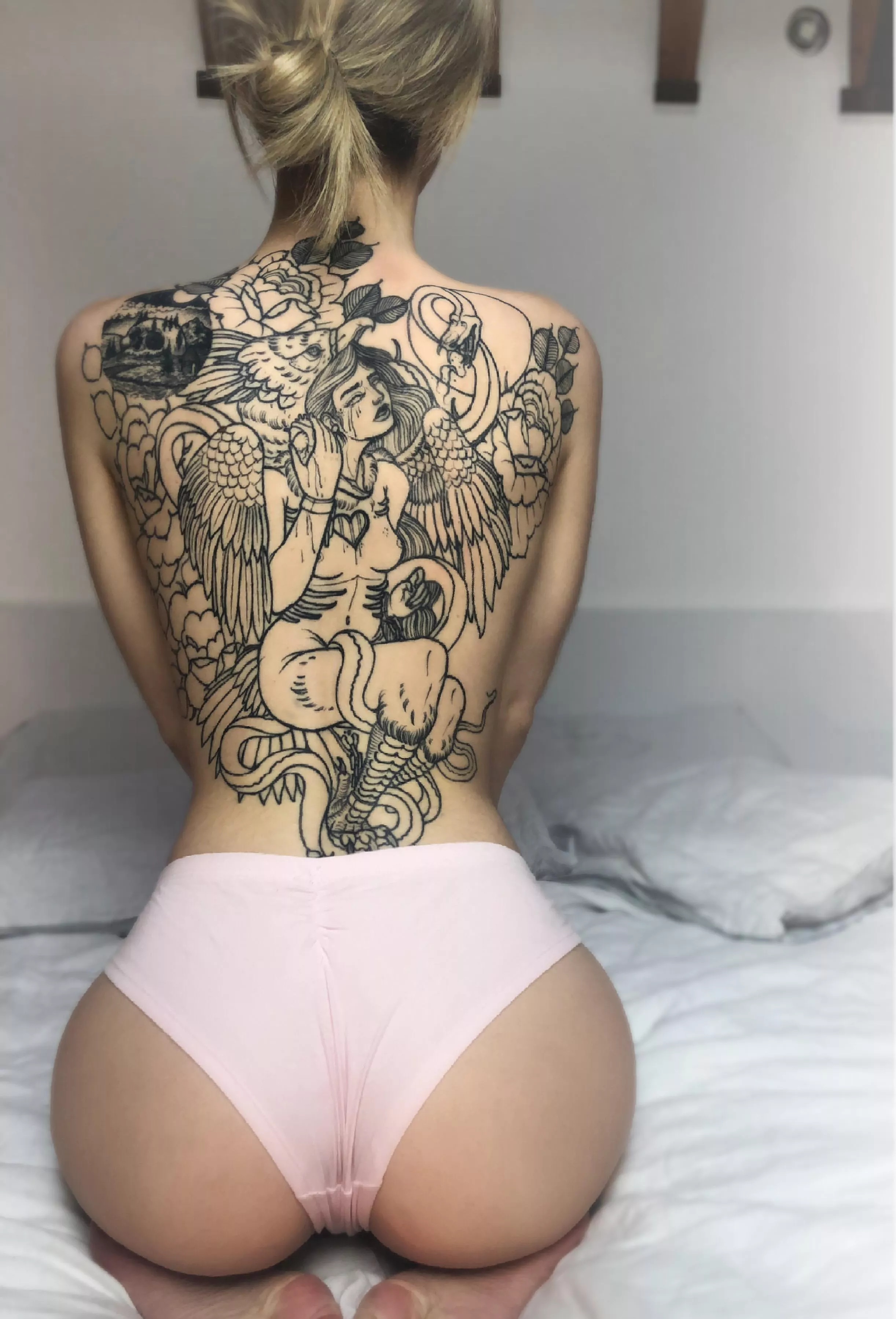 Enjoying the cute pink pants at the moment. They feel innocent.