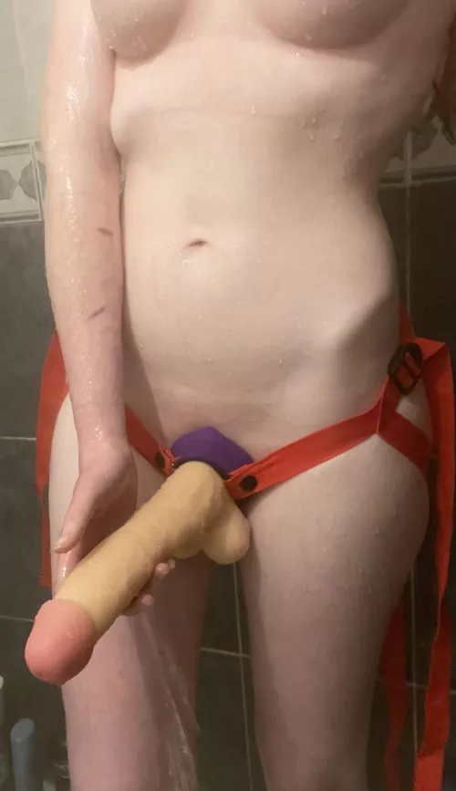 Ever been pegged in the shower? And would you like to be 👀