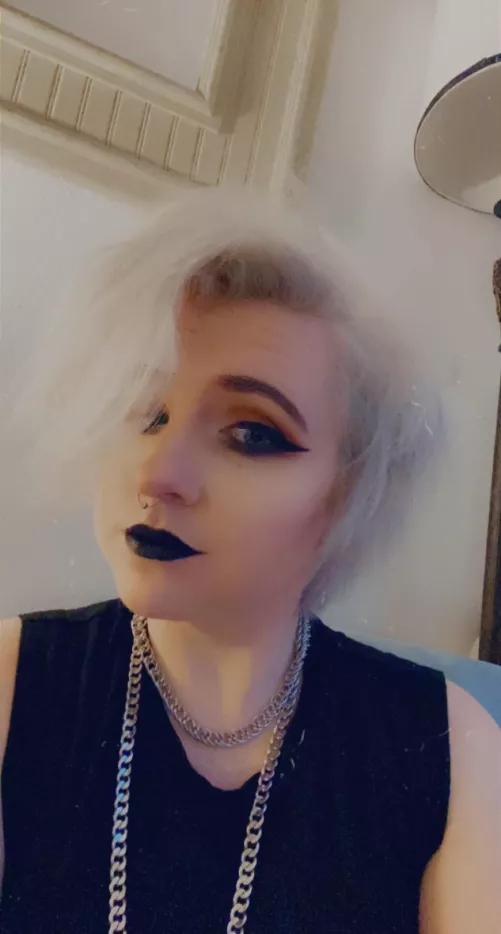 Ever imagine giving all your money to a lesbian before? Bet not. 🖤😏