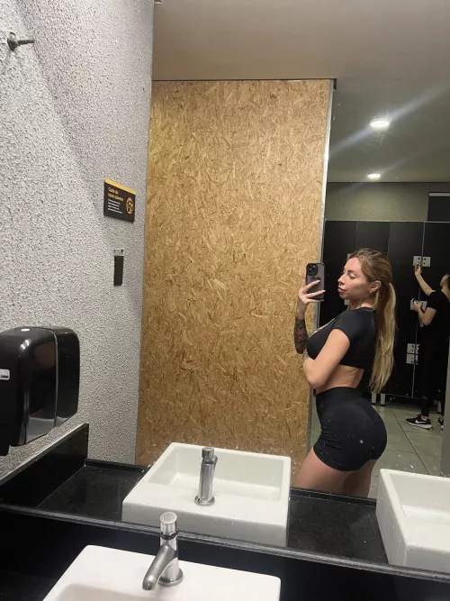 F22, why booty needs a good spank, Hmu!