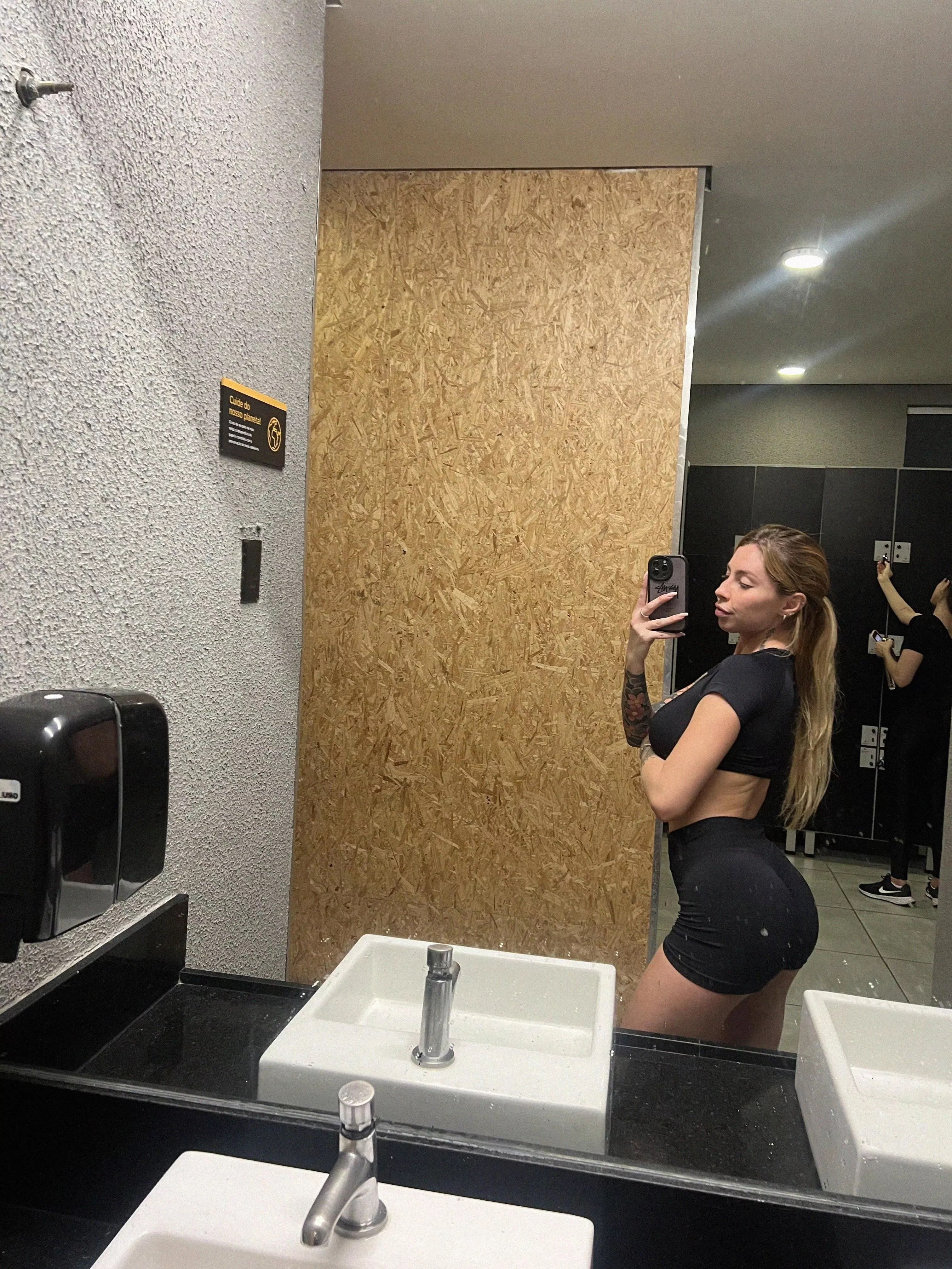 F22, why booty needs a good spank, Hmu!