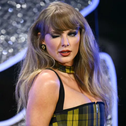 [F4M] Working as a waiter at the Grammy's, you'd heard that one popstar in particular was the biggest slut of them all, but now you've stumbled into her in a corridor with nobody else around, maybe you should put those claims to the test... (Kinks: Ro