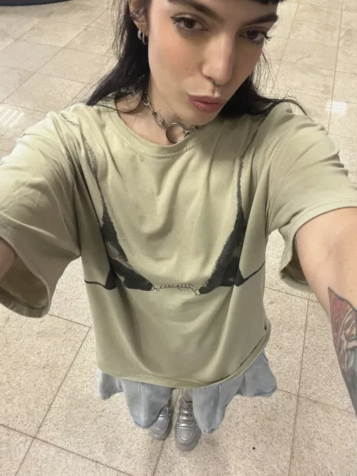 Feeling comfy.. but it won’t stay on for long 23[F4M]