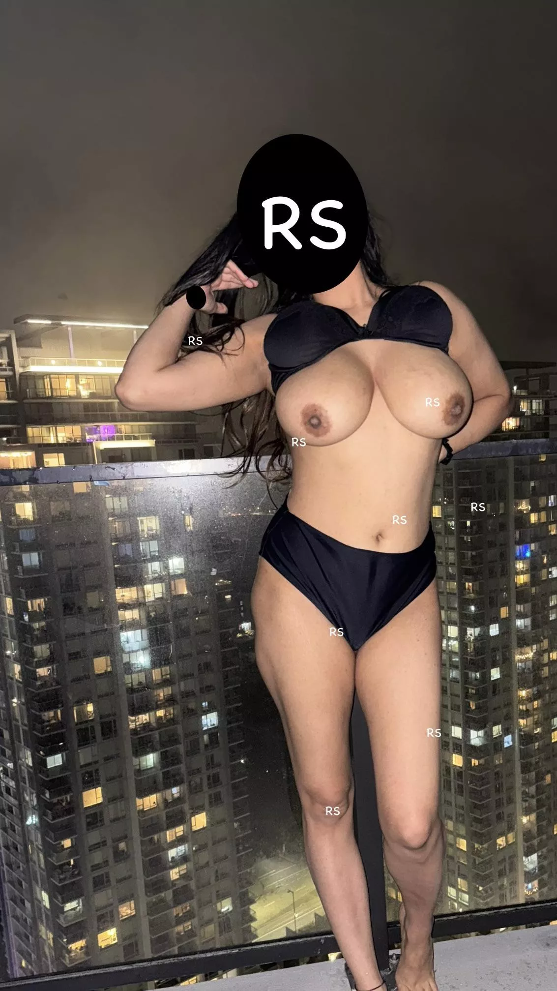 Flashing natural titties