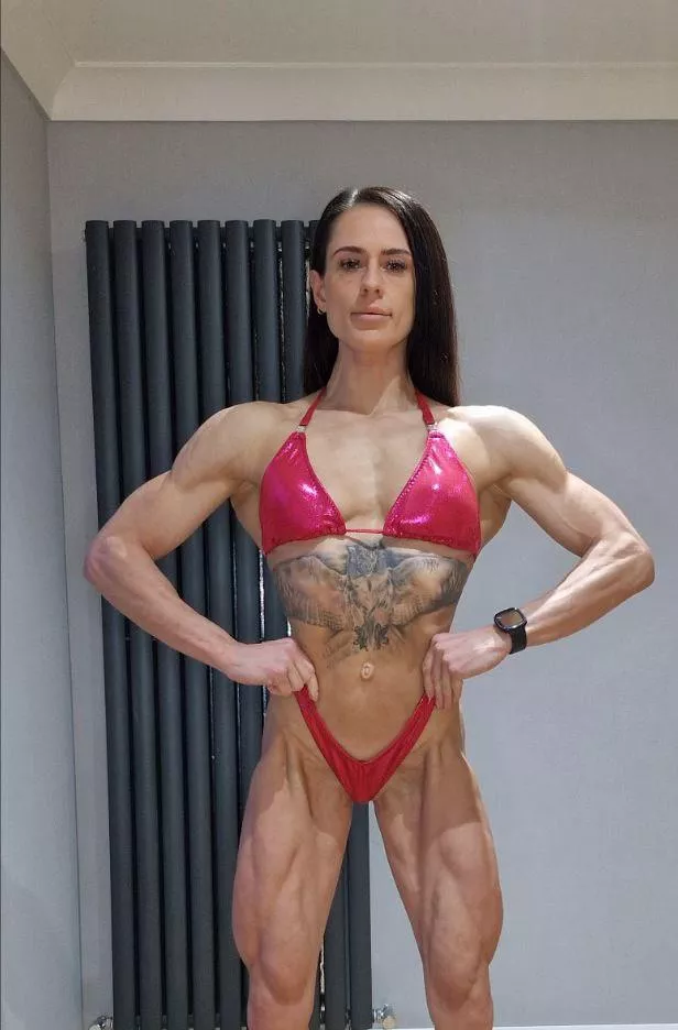 Flexing my arm muscles like a sexy boss!