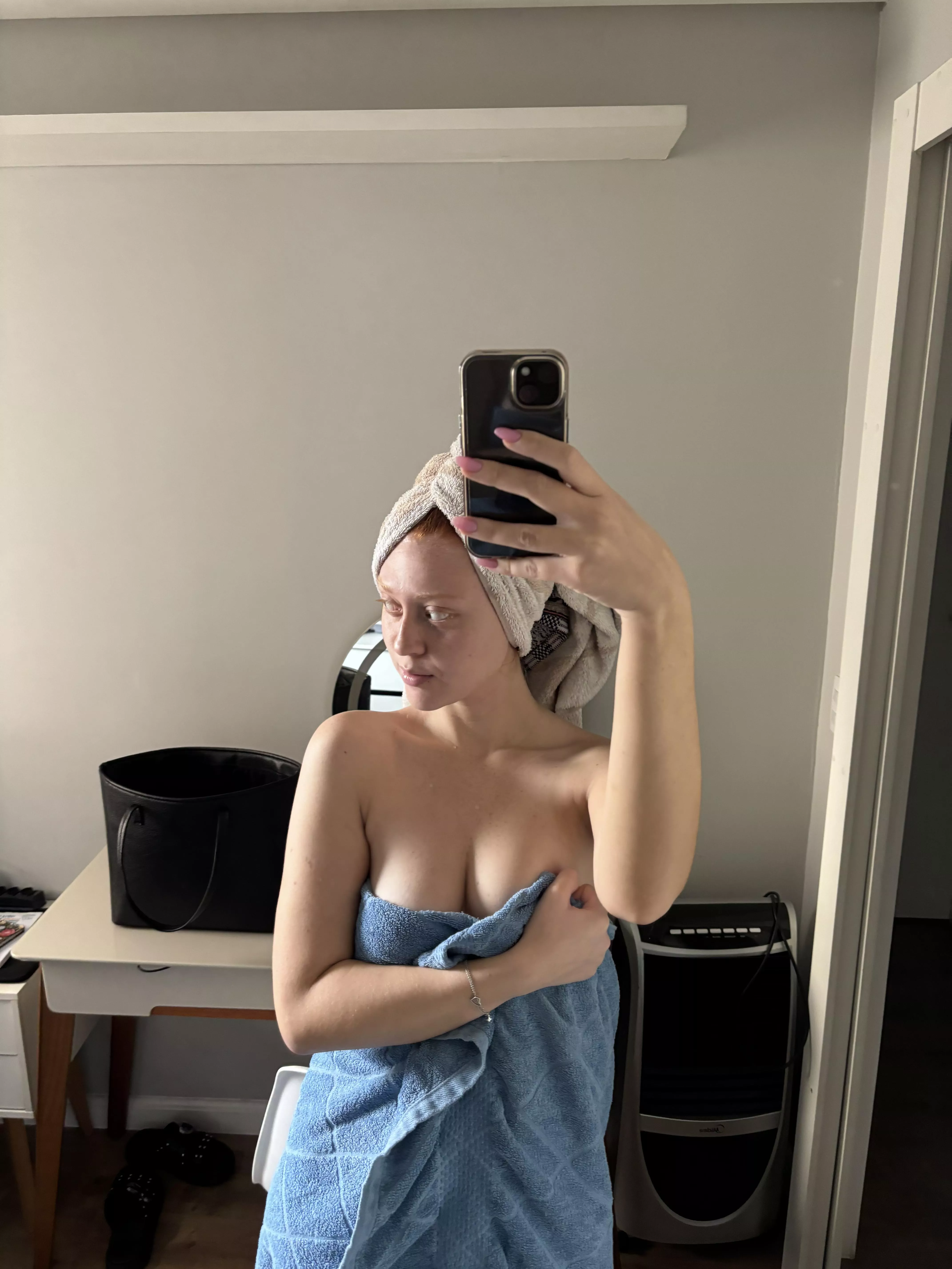 Fresh from the bath, now ready to be fucked . 