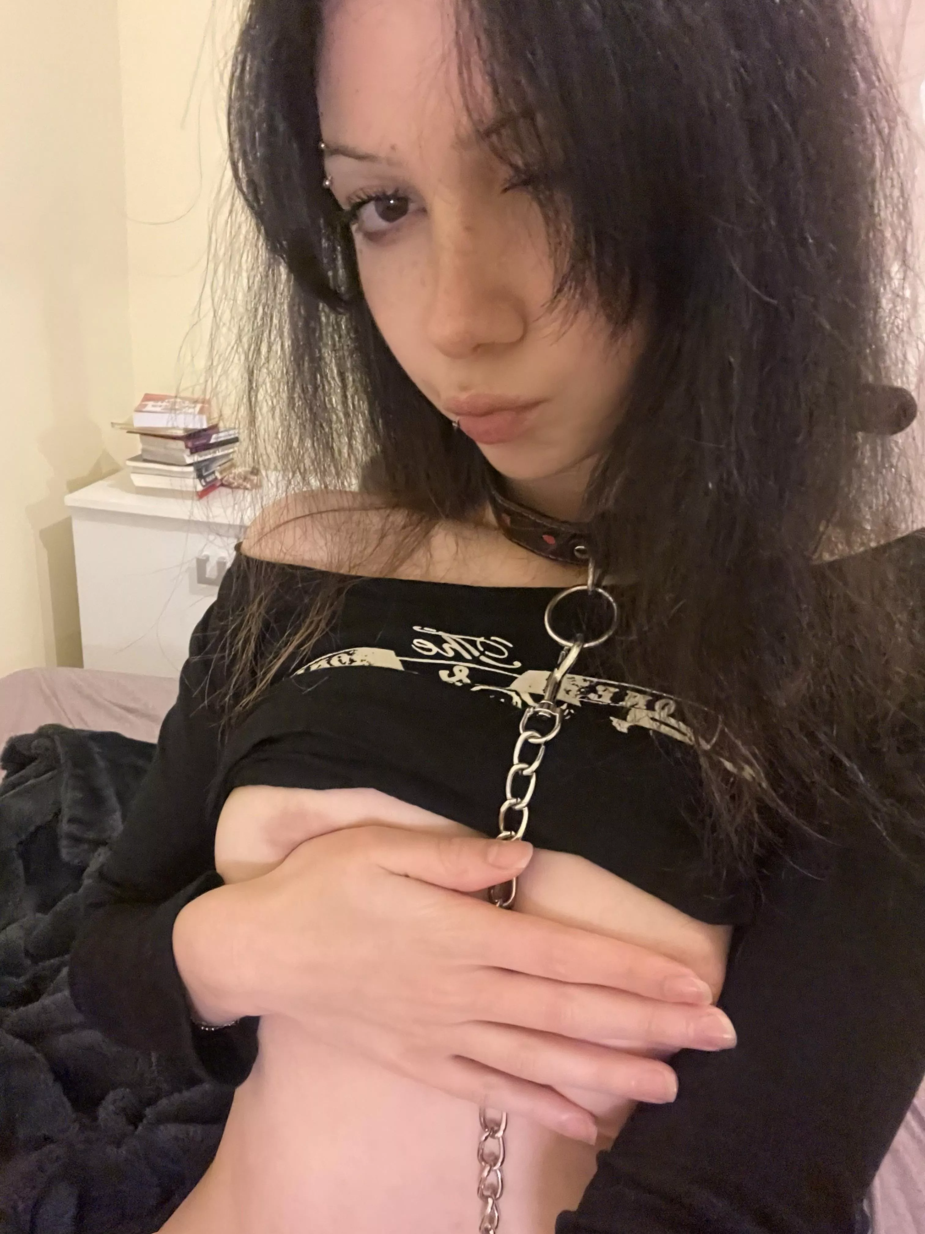 fuckin a cop tn i hope he handcuffs me :p [F]