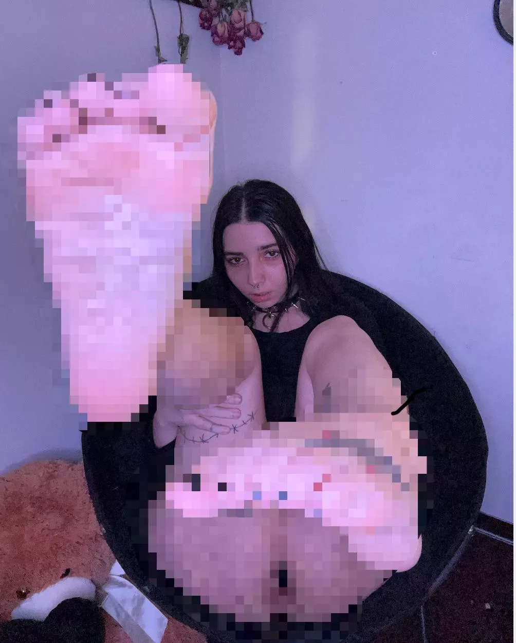 gooning to pixels at work? how pathetic 😂