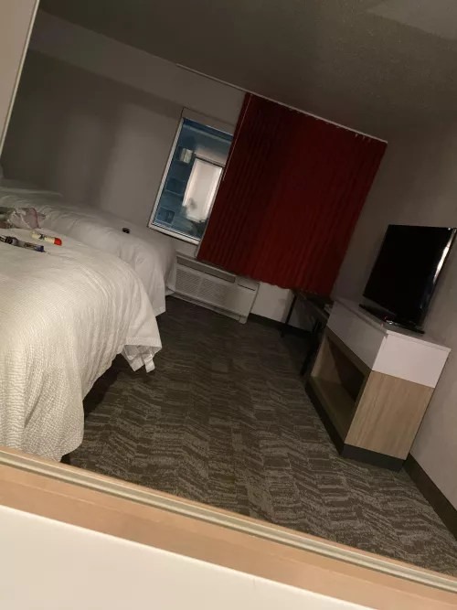 Got a hotel for work next 3 weeks M4C M4F 