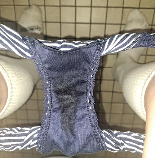 Gushing into Milf Monday 😍 dm to get your naughty paws on my silky drawers 😈 