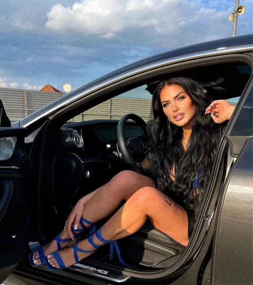 Guys Look at those perfect toes 