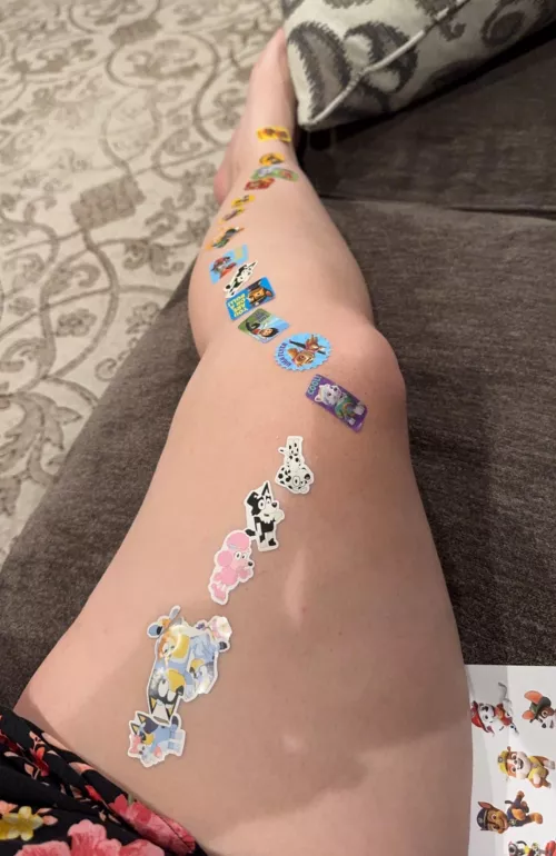 Hehehe stickered leg