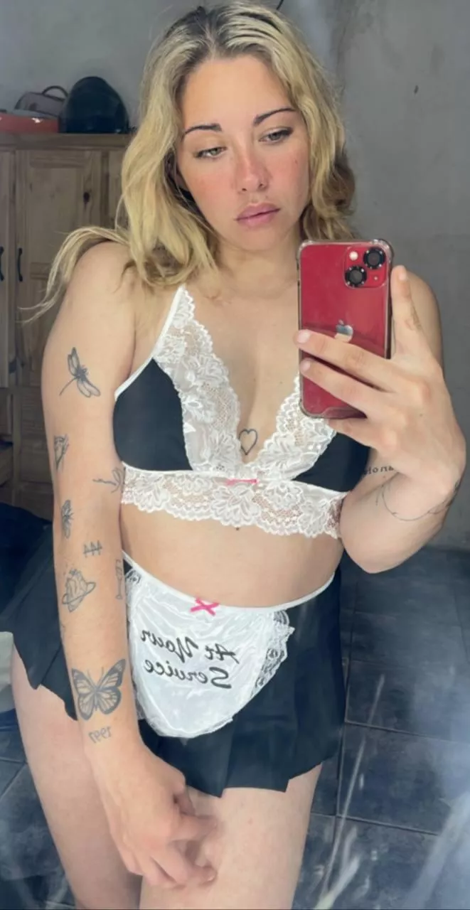 Hello babes I'm really horny 