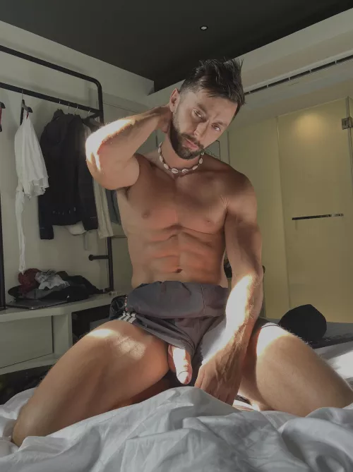 He's got a big nice girth, and he knows how to use it just right 🤤