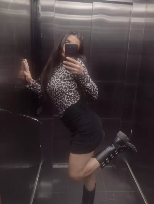 Hi! From the elevator 😈